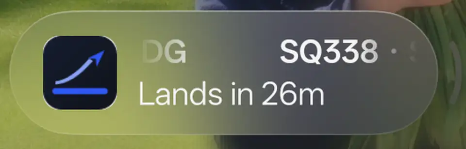 Android lock-screen live update for a flight saying it lands in 26 minutes.